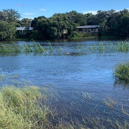 Juda Haus Lodge Katima Mulilo Eksteriør bilde