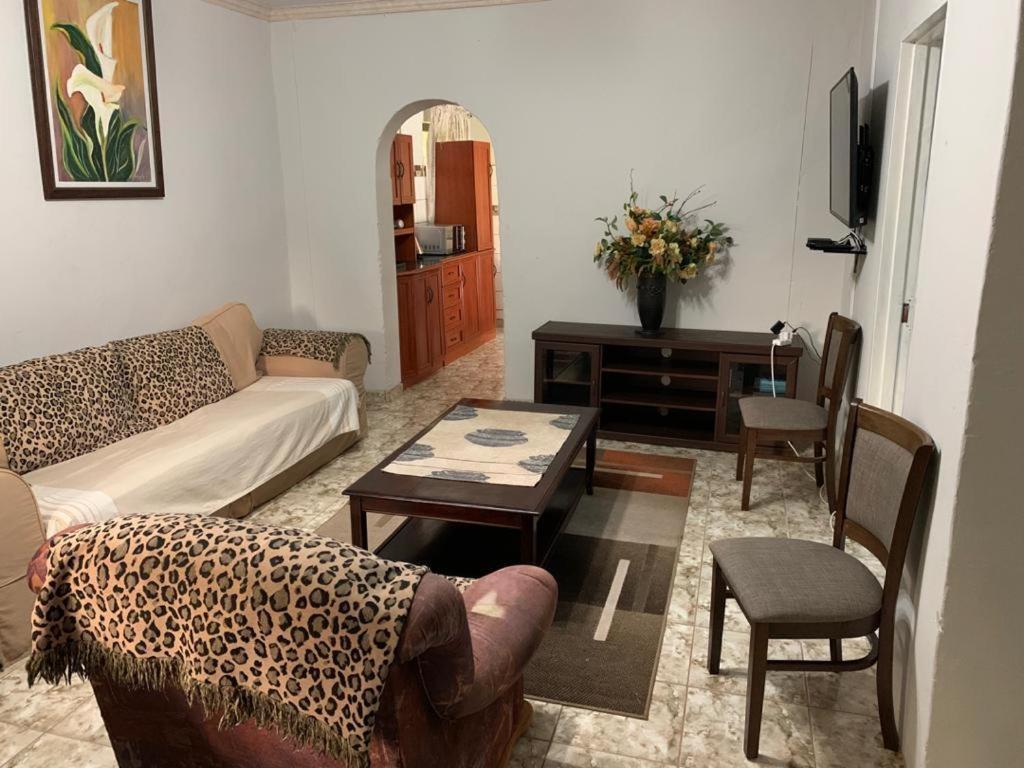 Juda Haus Lodge Katima Mulilo Eksteriør bilde